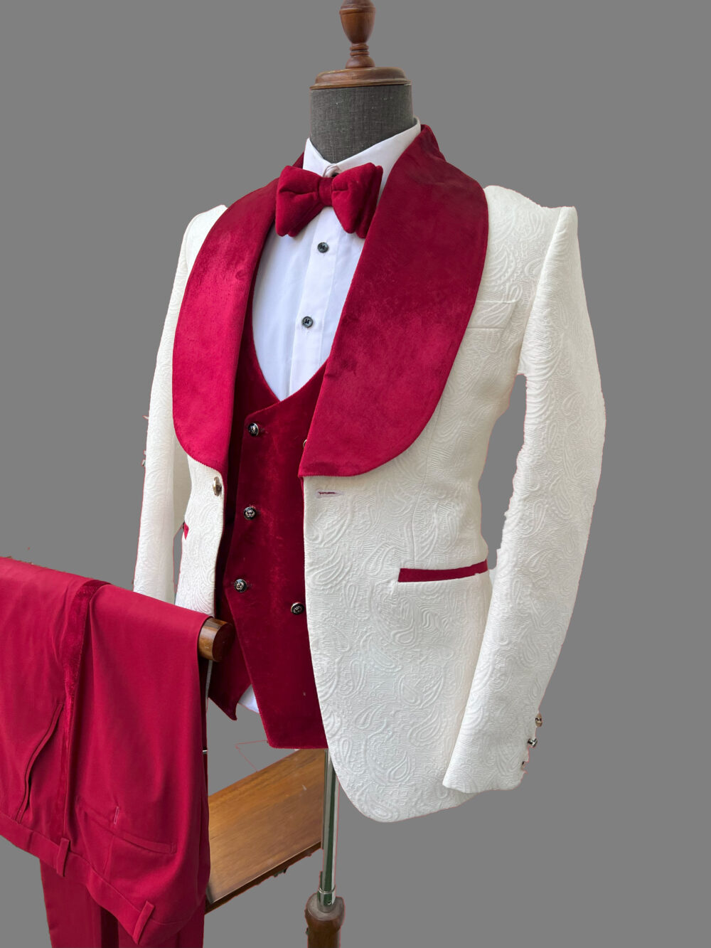 White Jacquard Shawl Lapel Groom Suit