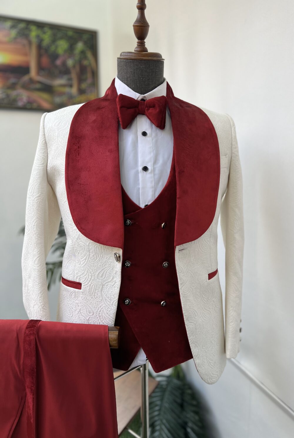 White Jacquard Shawl Lapel Groom Suit