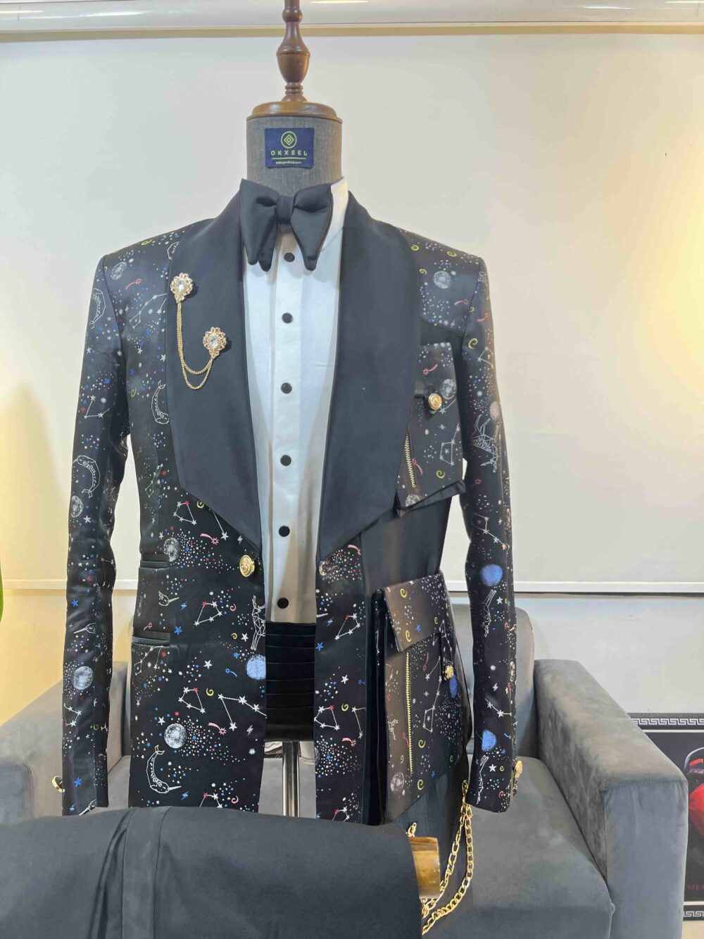 space patterned jacquard shawl lapel tuxedo suit.