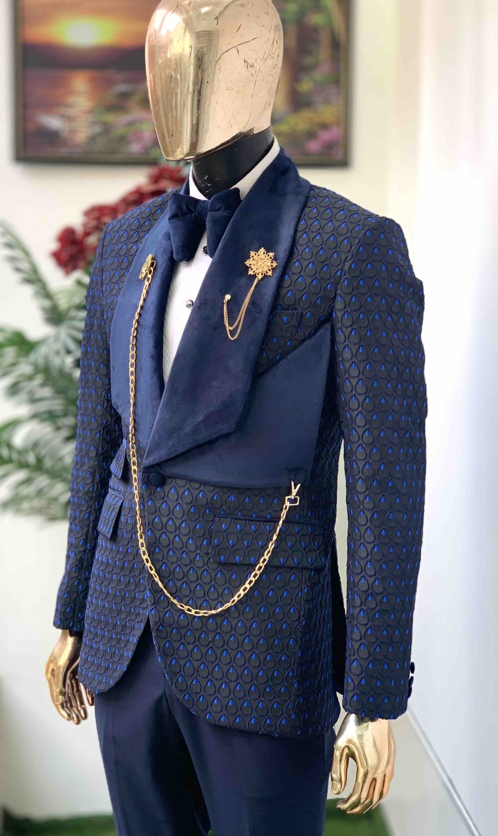 Blue pear shape dotted jacquard shawl lapel tuxedo suit.