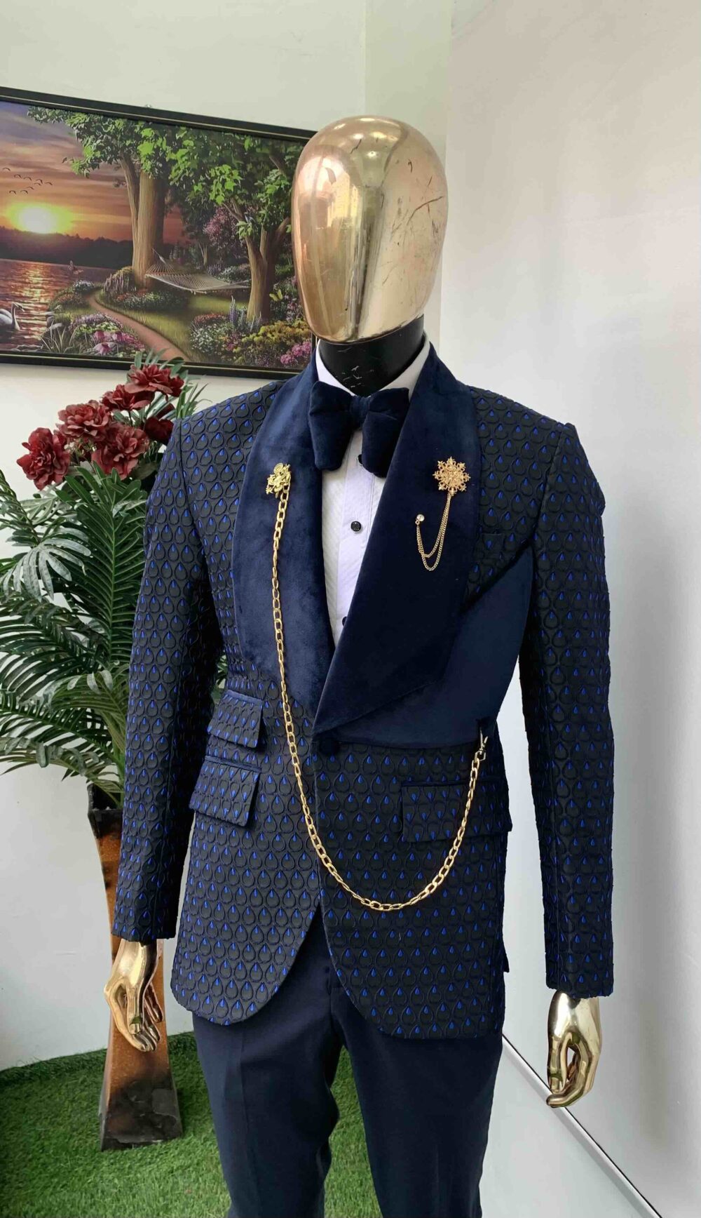 Blue pear shape dotted jacquard shawl lapel tuxedo suit.